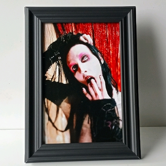 Marilyn Manson Edgy Metal Gothic Rock Alternative Dark Morbid Music 90s Home Dec - Picture 3 of 8